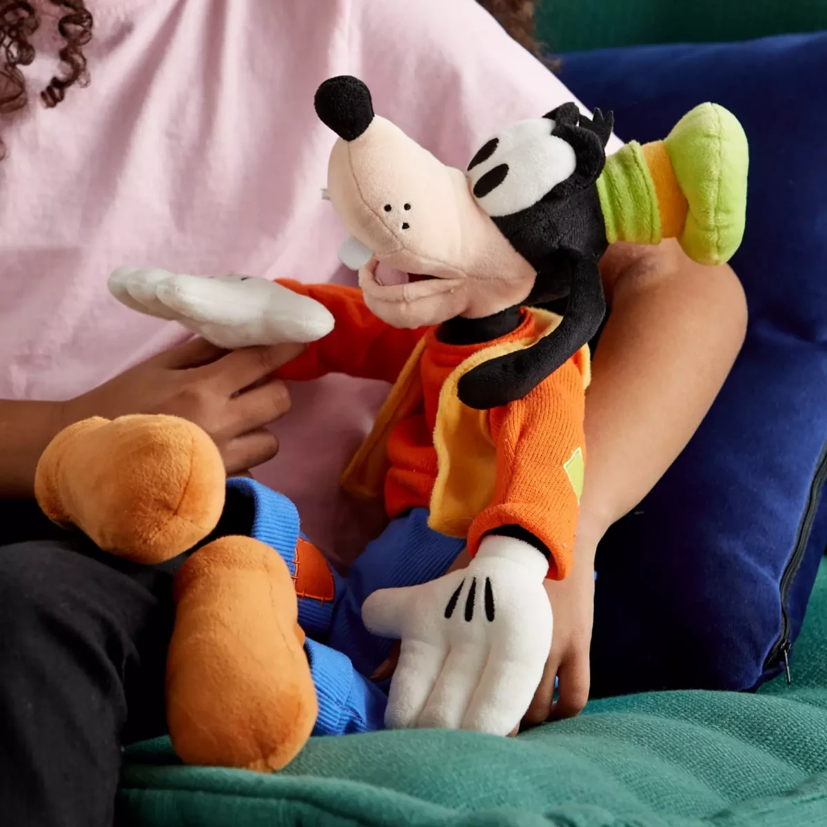 Peluche Goofy – Medium – (50cm) Disney Store - Imagen 2
