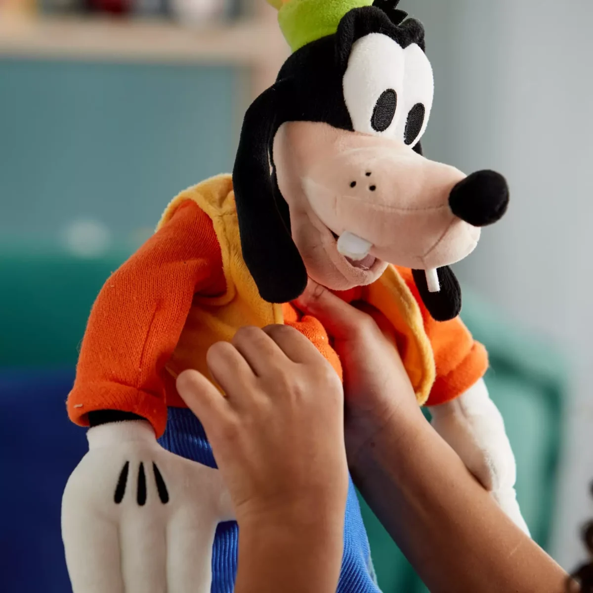 Peluche Goofy – Medium – (50cm) Disney Store - Imagen 3