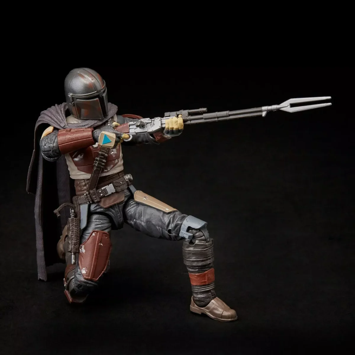 Star Wars The Black Series The Mandalorian Toy 6" - Image 2