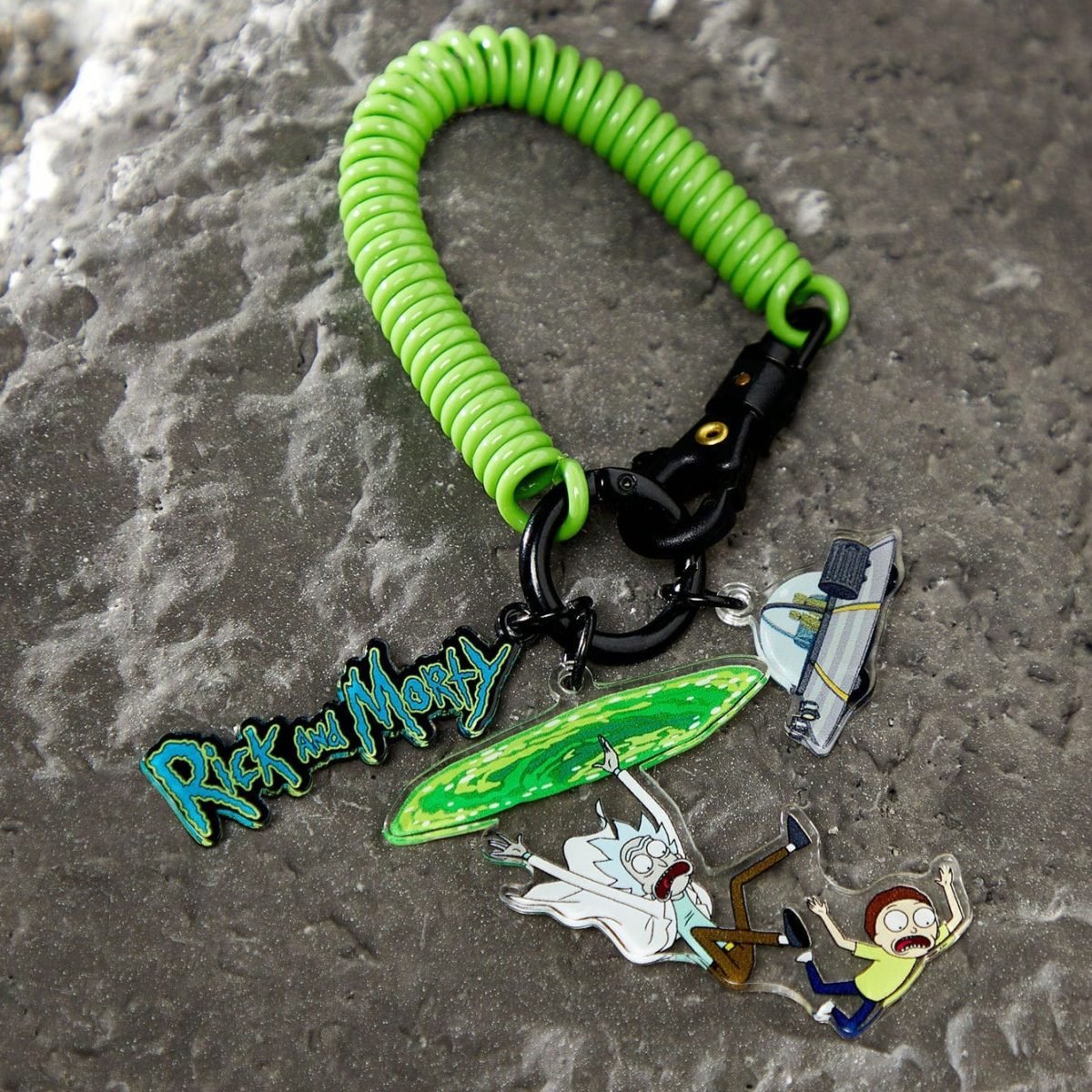 1690801815f5c10f836d06022d91f5f873aea69ef8 (1) Llavero Rick And Morty Con Colgantes - Image 1