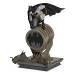 DC BATMAN FIGURINE LIGHT