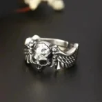 Anillo Ajustable Calavera Alas - Image 3