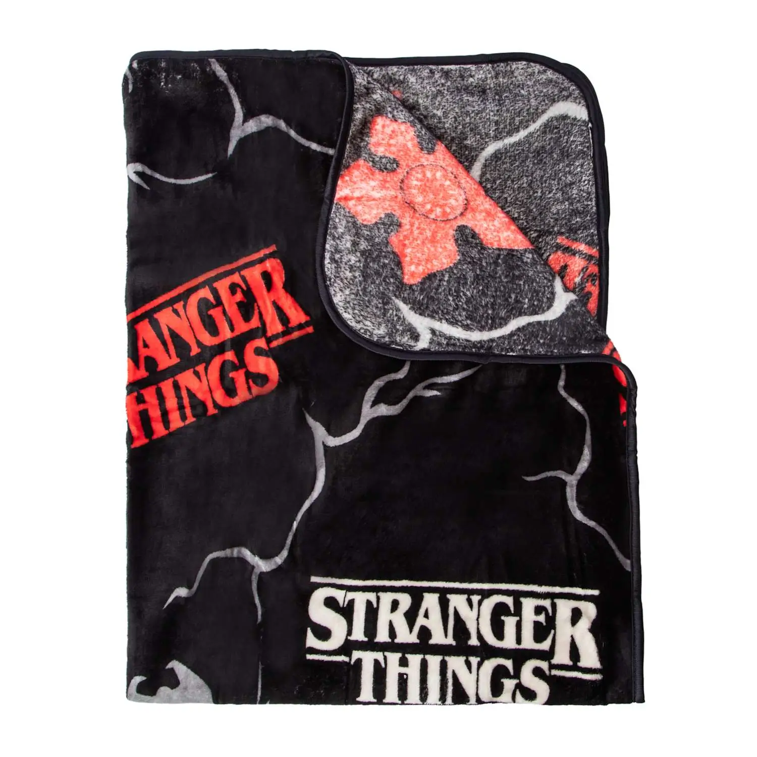 9199389_02 Manta de Viaje Netflix Stranger Things Black 101x127cm - Image 1